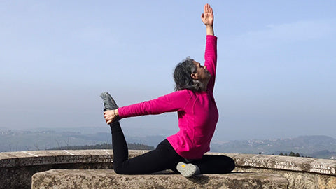 Praktizieren Sie Yoga überall mit den Barfußschuhen von Saguaro