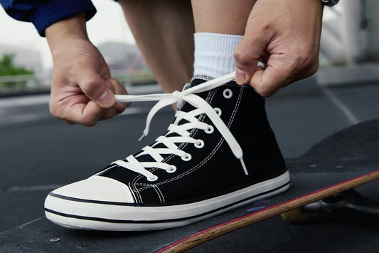 So nutzen und passen Sie die Schnürsenkel für einen bequemen Sitz in Barfußschuhen an